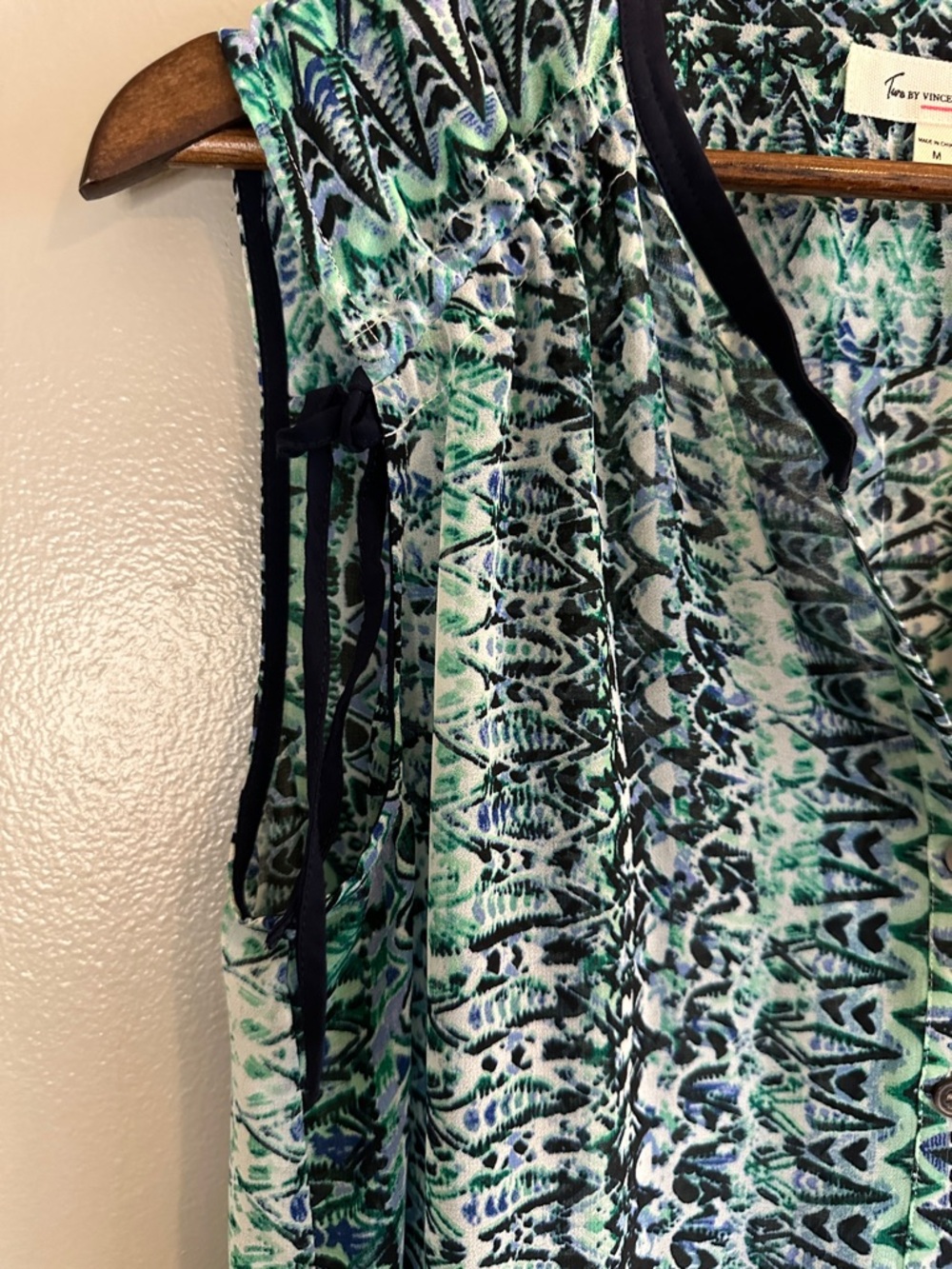 Two by Vince Camuto Abstract Print Tie Hem Sleeveless Blouse Medium - Picture 6 of 9